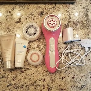 Clarisonic 2 speed facial cleaning brush in pink